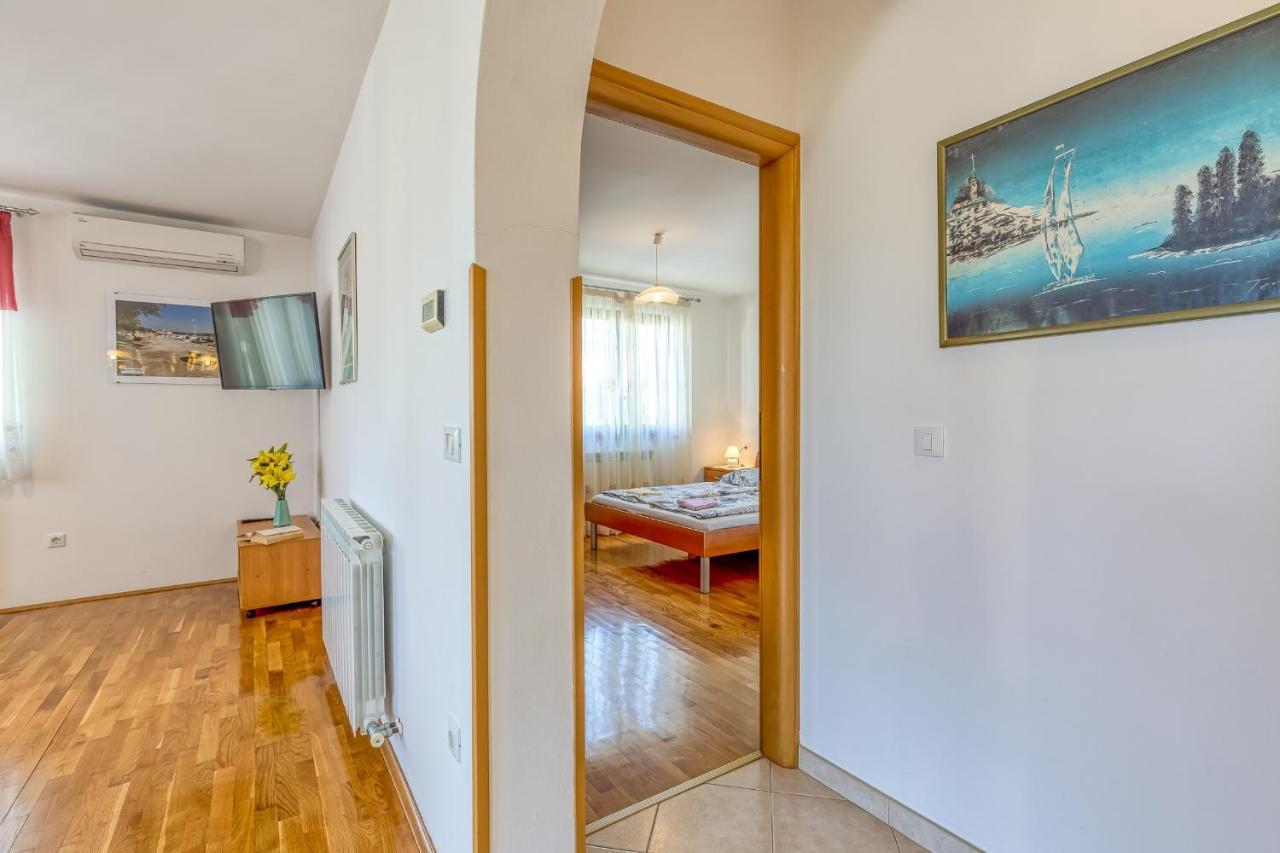 Apartment Complex Silva Ровінь Екстер'єр фото