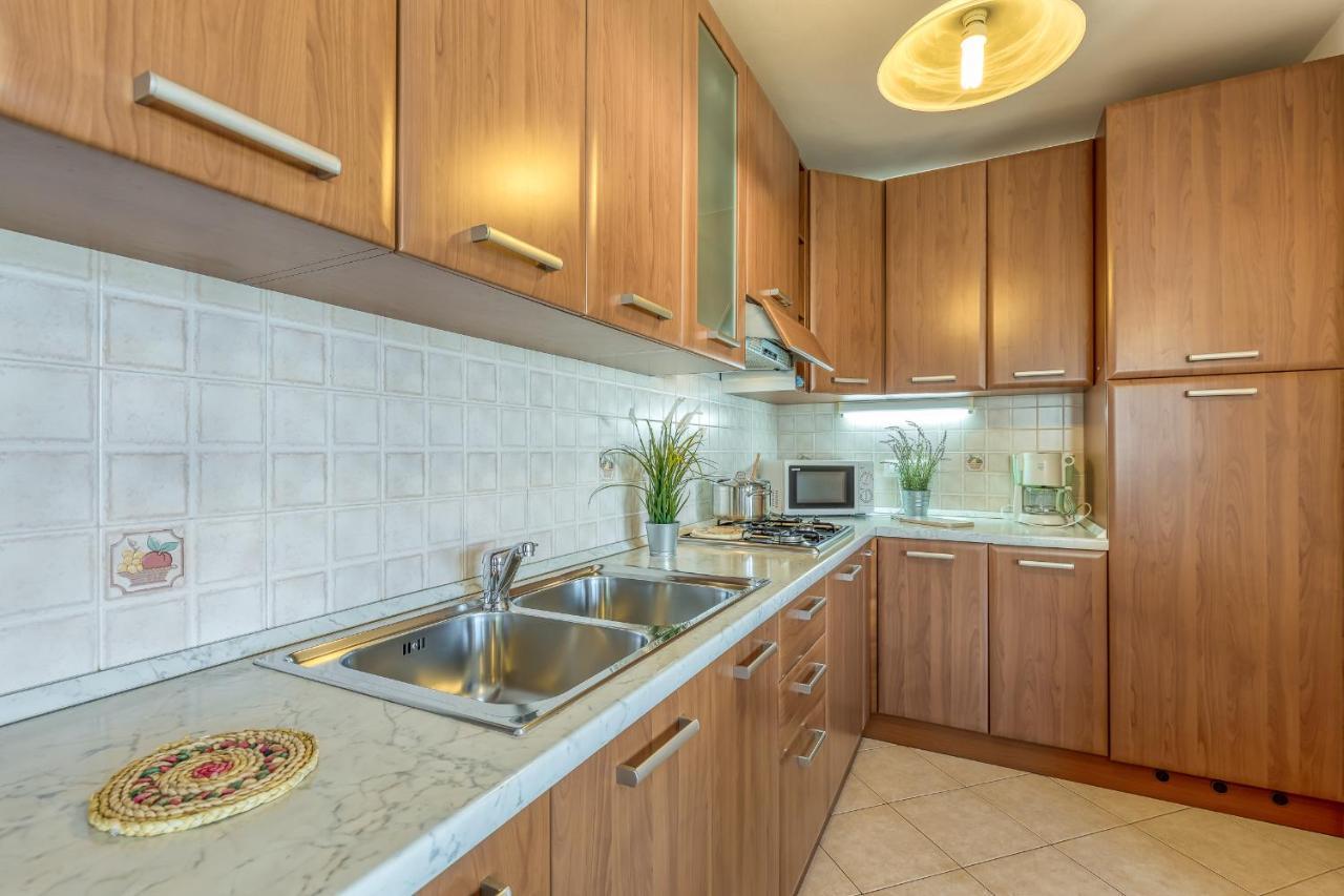 Apartment Complex Silva Ровінь Екстер'єр фото