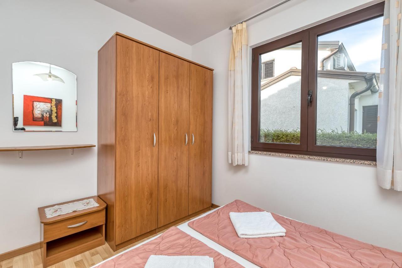 Apartment Complex Silva Ровінь Екстер'єр фото