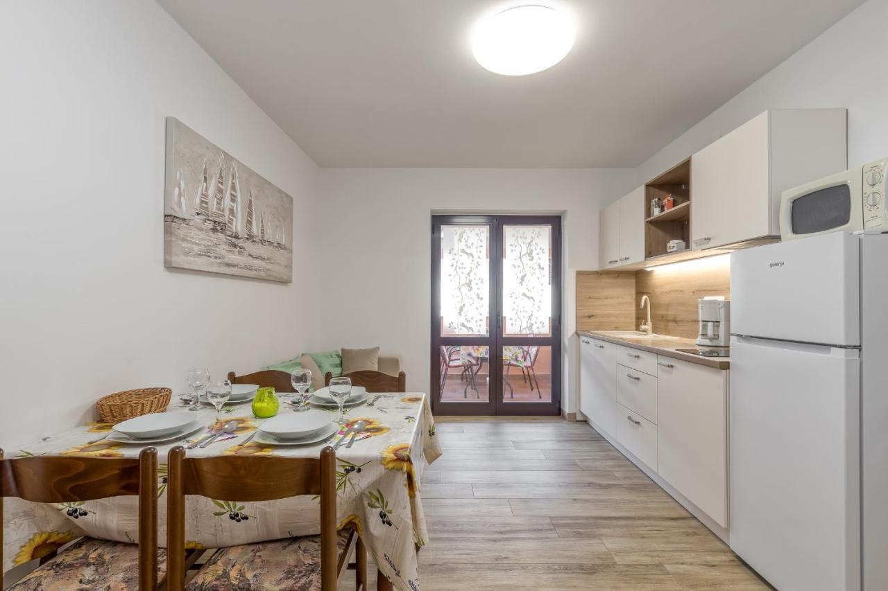 Apartment Complex Silva Ровінь Екстер'єр фото