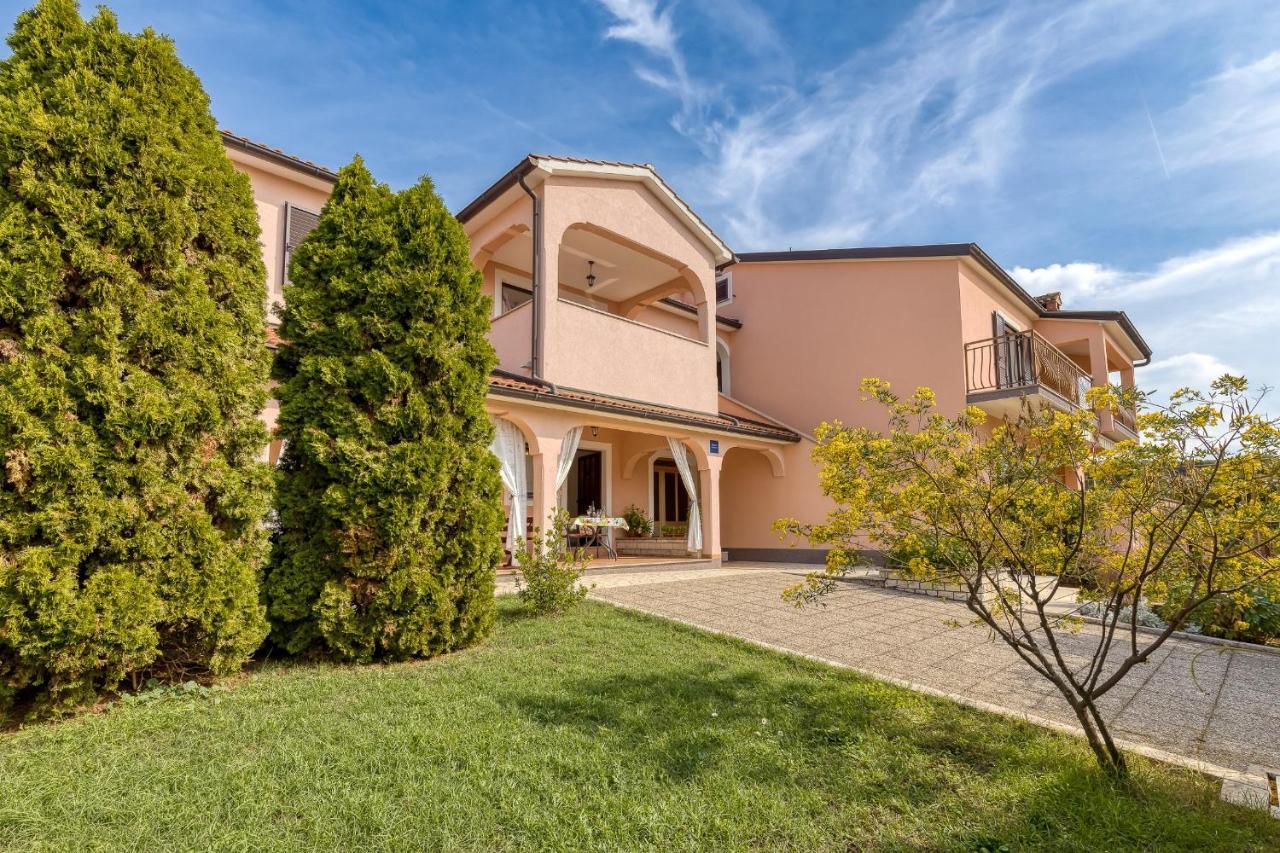 Apartment Complex Silva Ровінь Екстер'єр фото