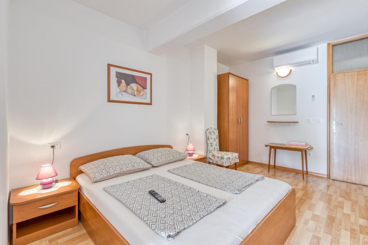 Apartment Complex Silva Ровінь Екстер'єр фото