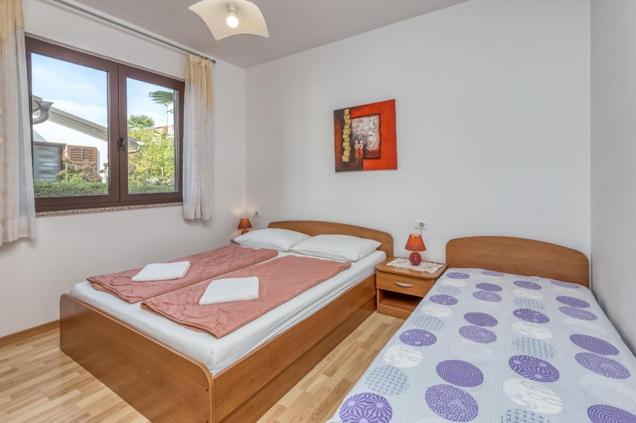 Apartment Complex Silva Ровінь Екстер'єр фото