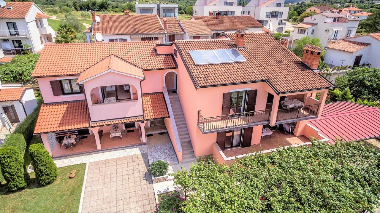 Apartment Complex Silva Ровінь Екстер'єр фото